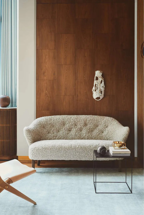 Ingeborg Sofa von Audo Copenhagen - Schaffell / Offwhite / Eg - Jacobsen Plus