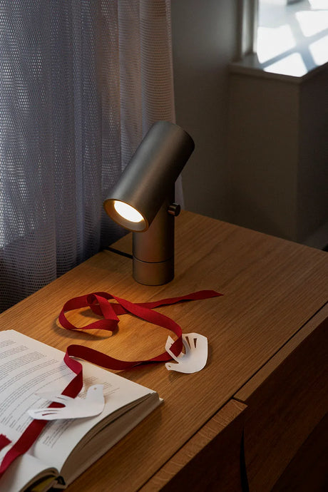 Beam Table Lamp von Muuto - Schwarz - Jacobsen Plus