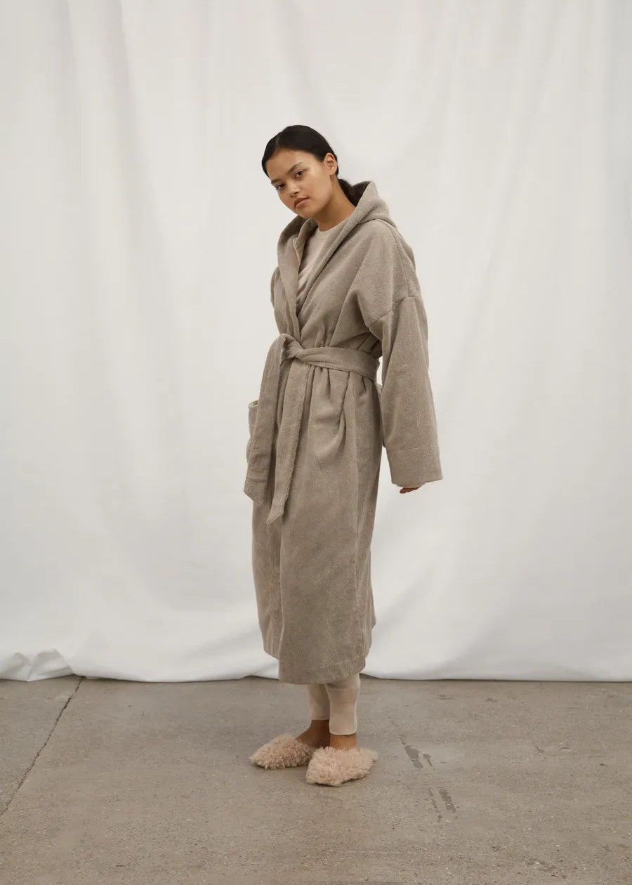Hooded Terry Bademantel, Dried Linen von Aiayu - 2 - Jacobsen Plus