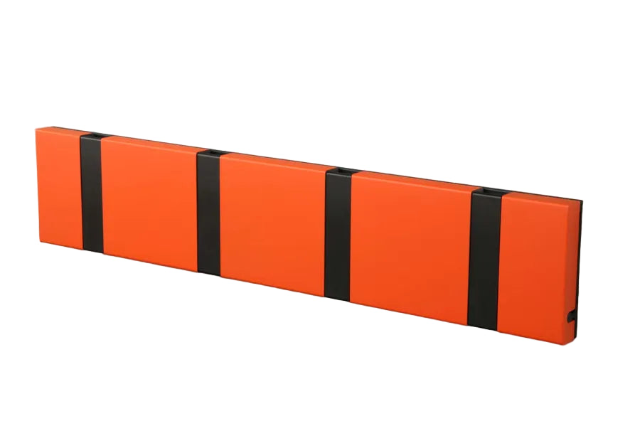 KNAX Garderobenleiste mit vier Knager von LoCa - Hot Orange / Schwarze Haken - Jacobsen Plus