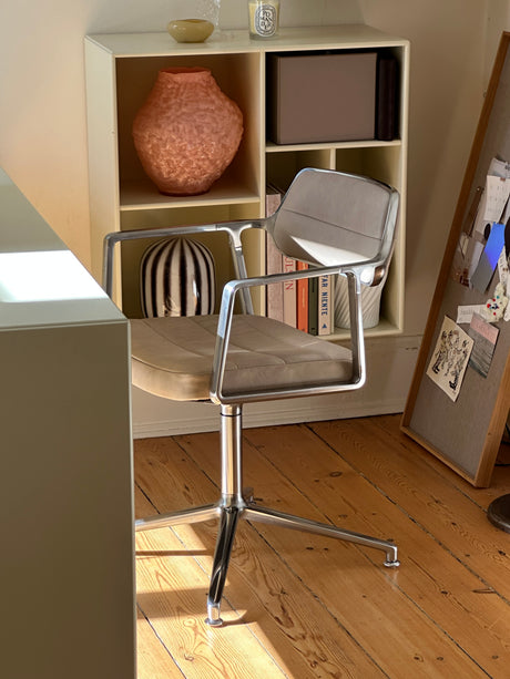 VIPP453 Swivel Chair, Hellgrau, Special Edition von VIPP - 3 - Jacobsen Plus