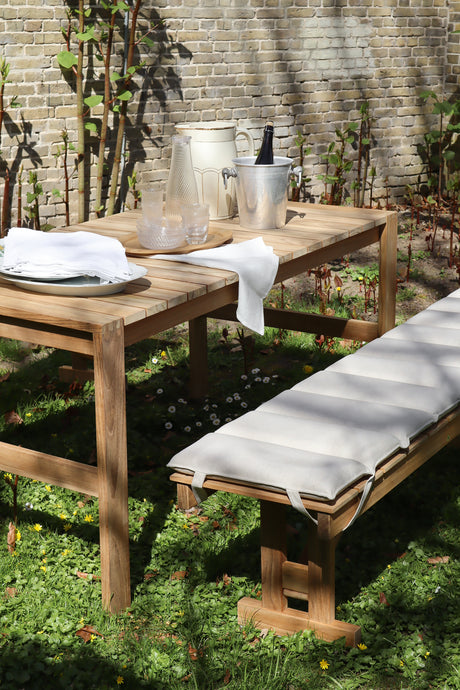 Bodil Kjær und Børge Mogensen Gartenset in Teak mit 1 Gartentisch, 1 Bank und 2 Gartenstühlen inkl. Kissen von Carl Hansen & Søn - 2 - Jacobsen Plus