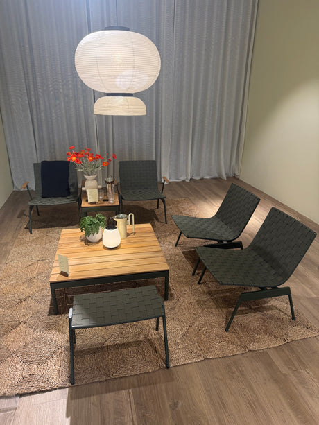Ville Loungeset in Teak & Bronze Green mit 1 Loungetisch, 1 Hocker und 2 Stühlen von &Tradition - 3 - Jacobsen Plus