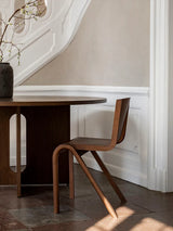 Androgyne Dining Table Ø120 dunkel gebeizte Eiche von Audo Copenhagen - 3 - Jacobsen Plus