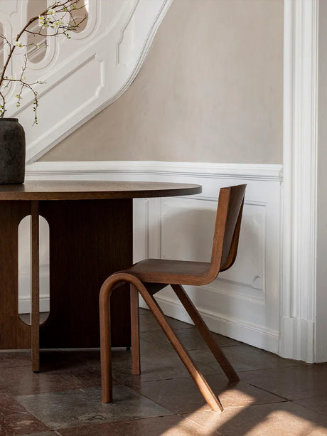 Androgyne Dining Table Ø120 dunkel gebeizte Eiche von Audo Copenhagen - 3 - Jacobsen Plus