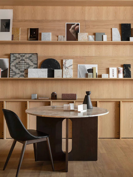 Androgyne Dining Table Ø120 dark stained oak, sand Stein fra Audo Copenhagen - 3 - Jacobsen Plus
