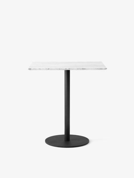 In Between Bord SK16, schwarzes Gestell von &Tradition - Bianco Carrara Marmor - Jacobsen Plus
