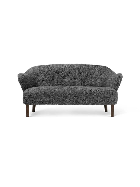 Ingeborg Sofa von Audo Copenhagen - Schaffell / Anthrazit / Geräucherte Eiche - Jacobsen Plus