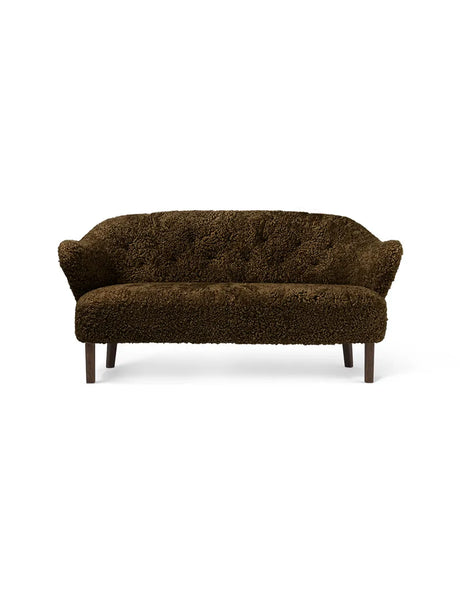 Ingeborg Sofa von Audo Copenhagen - Schaffell / Espresso / Geräucherte Eiche - Jacobsen Plus