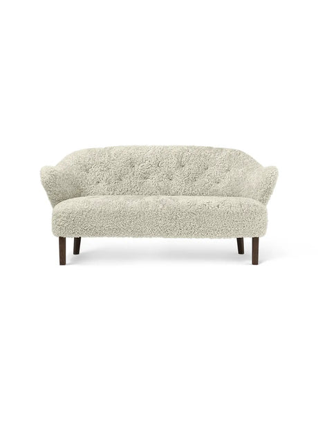 Ingeborg Sofa von Audo Copenhagen - Schaffell / Grüner Tee / Geräucherte Eiche - Jacobsen Plus
