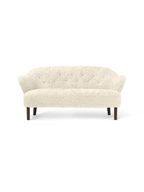 Ingeborg Sofa von Audo Copenhagen - Schaffell / Offwhite / Geräucherte Eiche - Jacobsen Plus