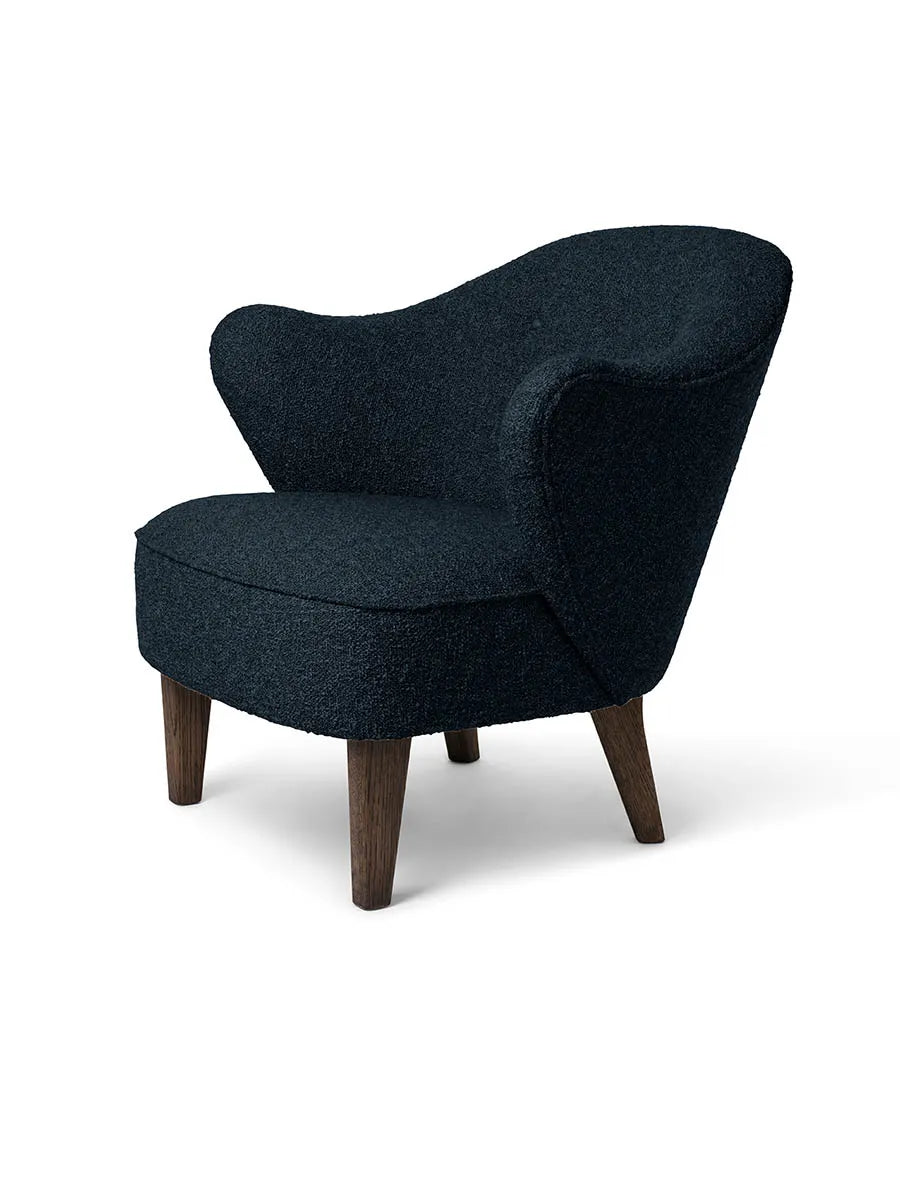 Ingeborg Sessel von Audo Copenhagen - Textil / Vidar 3, 554 / Geräucherte Eiche - Jacobsen Plus