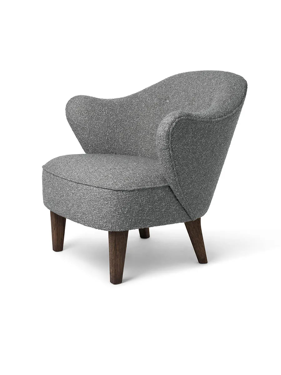 Ingeborg Sessel von Audo Copenhagen - Textil / Vidar 3, 133 / Geräucherte Eiche - Jacobsen Plus