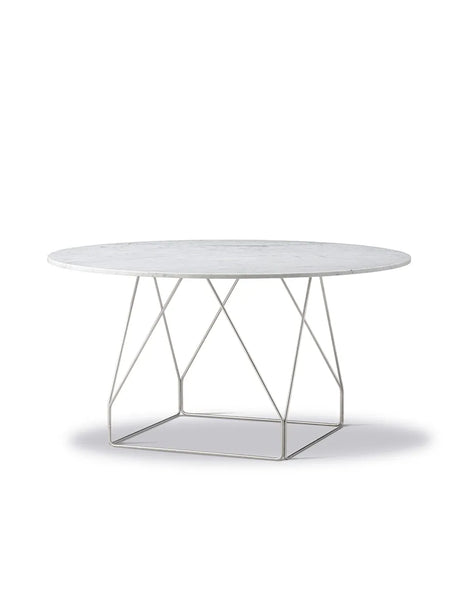 JG Tisch Ø140 cm von Fredericia Furniture - Weißer Carrara-Marmor / Schwarzer Stahl - Jacobsen Plus