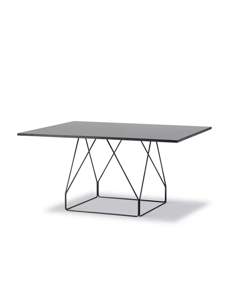 JG Tisch 140x140 cm von Fredericia Furniture - Schwarzes Linoleum mit schwarzer Eichekante / Schwarzer Stahl - Jacobsen Plus