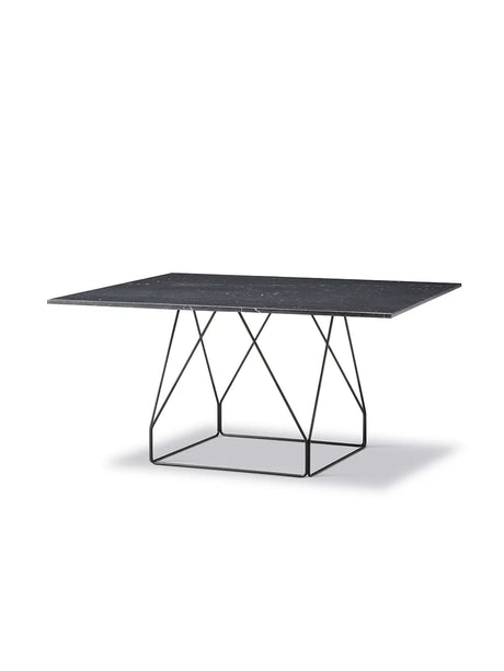 JG Tisch 140x140 cm von Fredericia Furniture - Sort Marquina Marmor / Gebürsteter rostfreier Stahl - Jacobsen Plus