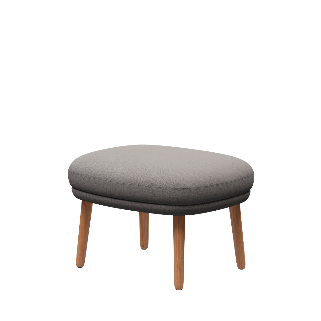 Ro Skammel m. stel i eg fra Fritz Hansen - Christianshavn - 1121 Beige - Jacobsen Plus