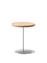Pal Tisch Ø37,5 von Fredericia Furniture - H: 38 cm / Eiche hell geölt / Rostfreier Stahl - Jacobsen Plus