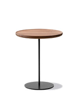 Pal Table Ø44 von Fredericia Furniture - H: 38 cm / Walnussöl / Schwarz - Jacobsen Plus