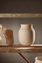 Kähler - Studio Omaggio Vase, sand - 4 - Jacobsen Plus