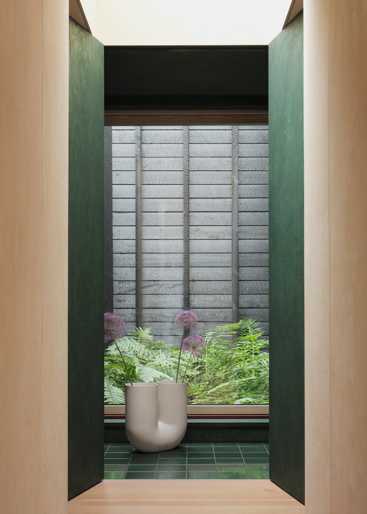 Kink Vase H 39 cm, Sand von Muuto - 2 - Jacobsen Plus