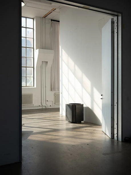 Funki Pot, medium von Louise Roe - Gebürstetes Aluminium - Jacobsen Plus