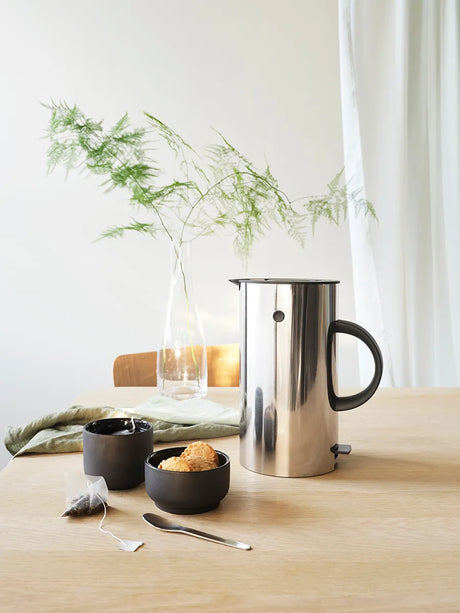 EM77 Wasserkocher, 1,5 l von Stelton - Stahl - Jacobsen Plus