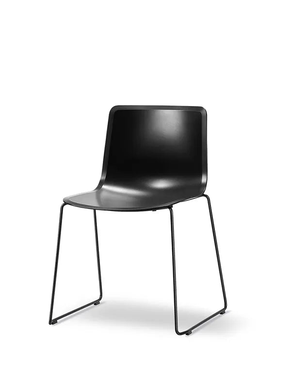 Pato Stuhl, mit Gestell von Fredericia Furniture - Schwarz / Krom - Jacobsen Plus