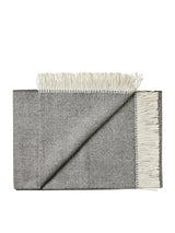 La Paz Plaid, dark grey fra Silkeborg Uldspinderi - 1 - Jacobsen Plus
