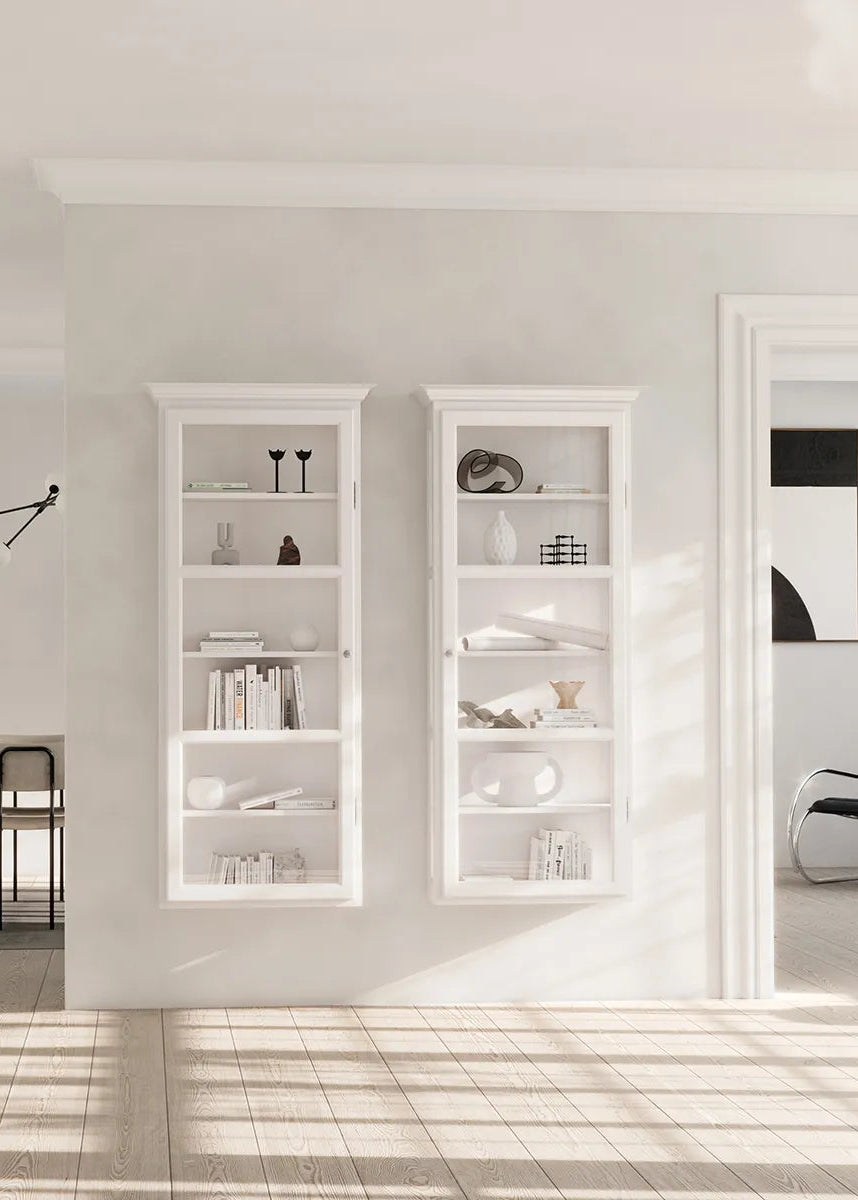 Wandmontierter Vitrinenschrank Classic V4, Weiß von Lindebjerg Design - 2 - Jacobsen Plus