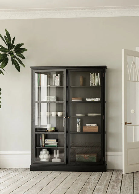 Vitrinenschrank N2, dark oak von Lindebjerg Design - 2 - Jacobsen Plus