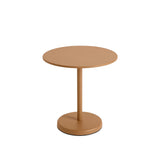 Linear Steel cafébord Ø70 cm, H73 cm fra Muuto - Orange - Jacobsen Plus