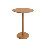 Linear Steel cafébord Ø70 cm, H95 cm fra Muuto - Orange - Jacobsen Plus