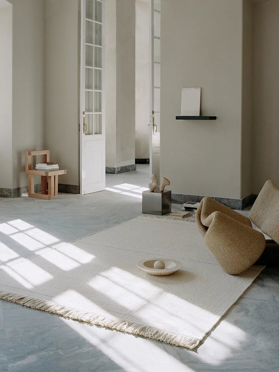 Awakened Mind Tæppe, white fra Linie Design - 1 - Jacobsen Plus
