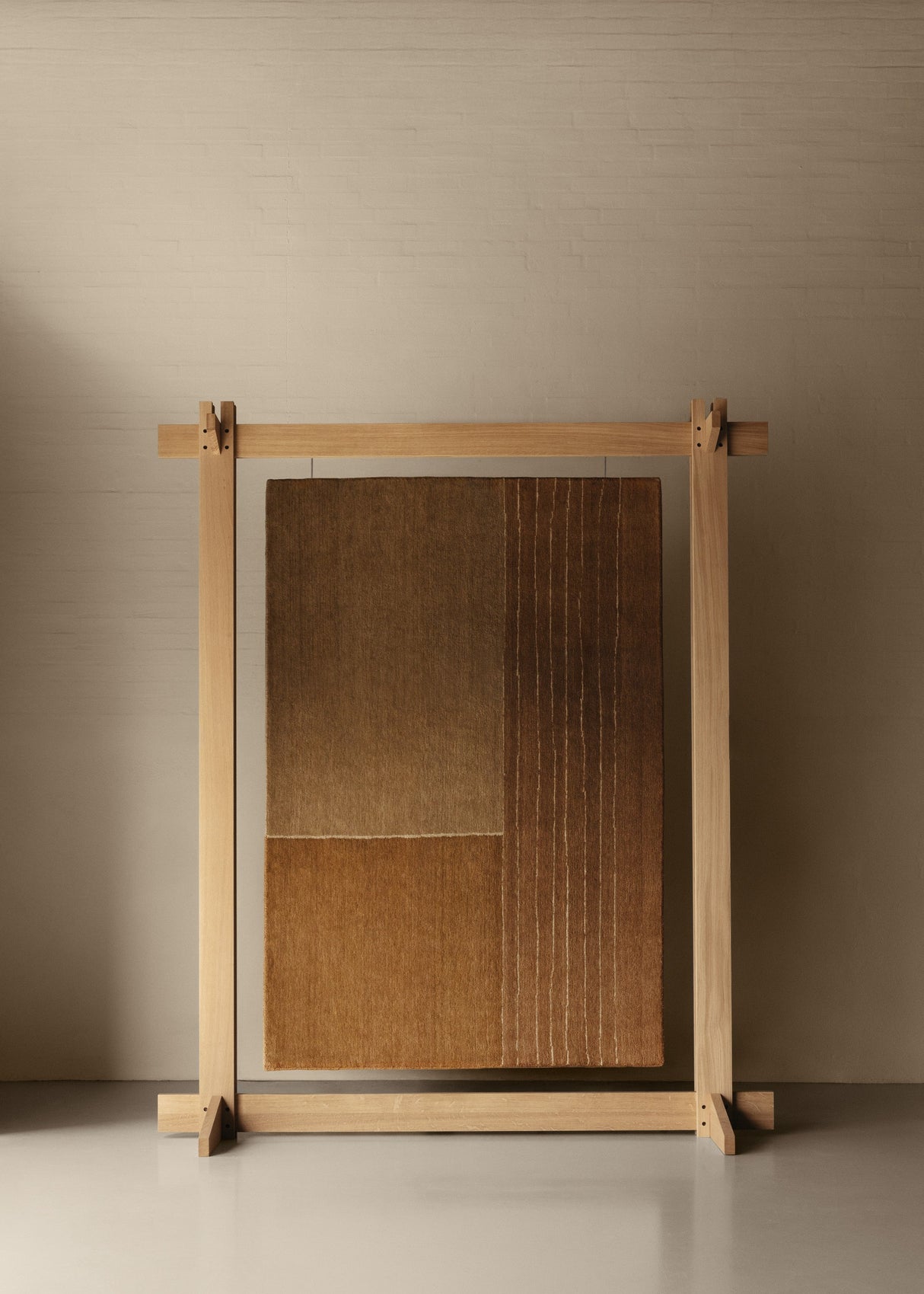 Drift Line Teppich, Terracotta von Linie Design - 1 - Jacobsen Plus