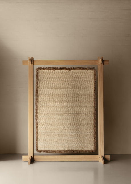 Soft Outline Teppich, Beige von Linie Design - 1 - Jacobsen Plus