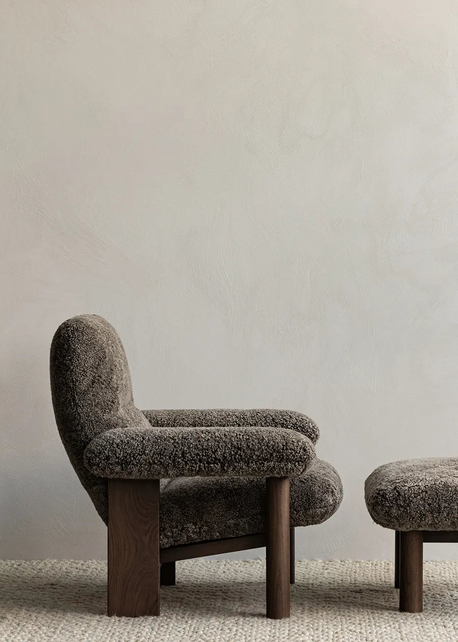 Brasilia Lounge Chair, Dark Stained Oak Sheepskin Root von Audo Copenhagen