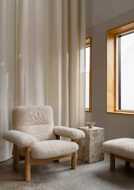 Brasilia Lounge Chair, Natur Eiche Schaffell Nature von Audo Copenhagen - 4 - Jacobsen Plus