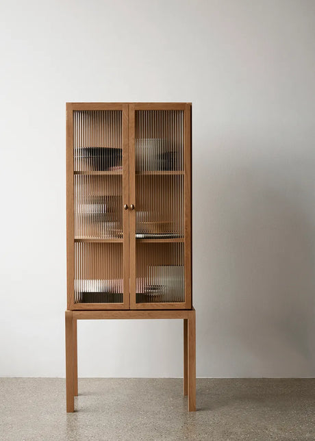 Curiosity Cabinet, hoch von Audo Copenhagen - 2 - Jacobsen Plus