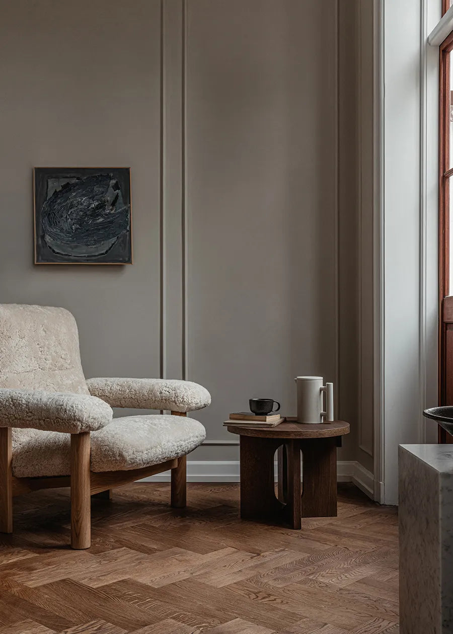 Brasilia Lounge Chair, Natur Eiche Schaffell Nature von Audo Copenhagen