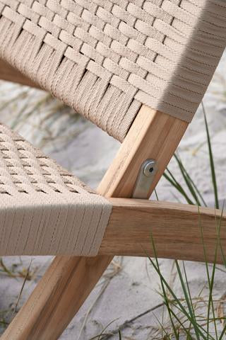 Outdoor-Loungeset in Teak mit 1 BM5868-Beistelltisch und 2 Cuba Outdoor Stühlen in Sesame von Carl Hansen & Søn - 5 - Jacobsen Plus