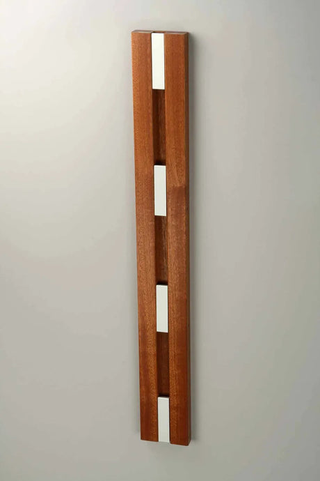 Vertikale KNAX Garderobenleiste von LoCa - Mahagoni / Graue Haken - Jacobsen Plus