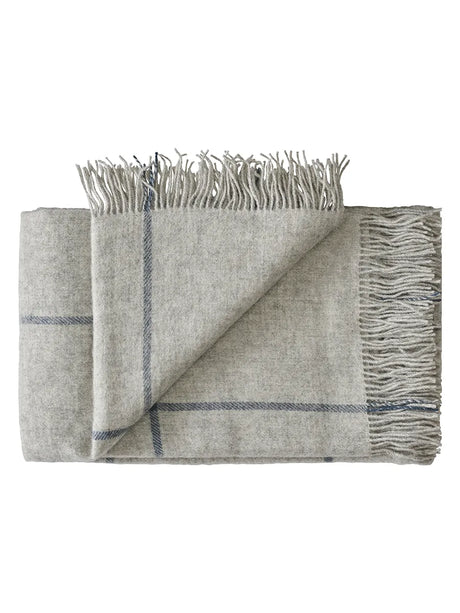 Mandø Decke, light grey von Silkeborg Uldspinderi - 1 - Jacobsen Plus
