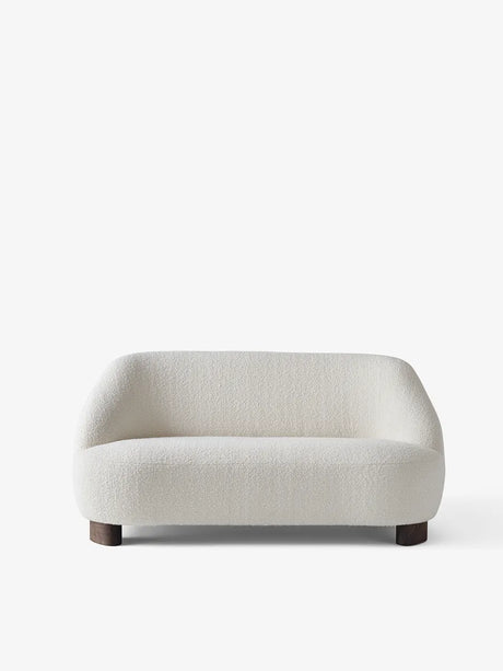 Margas LC3 Sofa von &Tradition - Karakorum 001 / Walnuss geölt - Jacobsen Plus