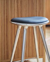 High Stool, Aluminium, Schwarz Ultra Leder, 69 cm niedriger Barhocker von Mater - 3 - Jacobsen Plus