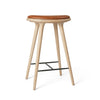 High Stool, matt lackiertem Eiche, Nuance Walnut Leder, 69 cm, niedriger Barhocker von Mater