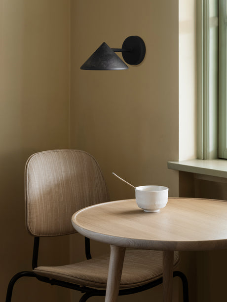 Terra Wandleuchte von Mater - Kaffeesatz Rostrot - Jacobsen Plus