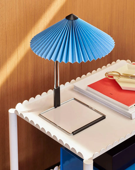 Matin Tischleuchte, mirror plated base von HAY - Blau - Jacobsen Plus