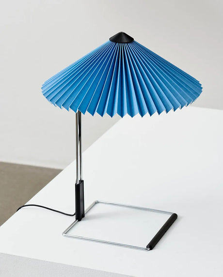 Matin Tischleuchte, mirror plated base von HAY - Blau - Jacobsen Plus