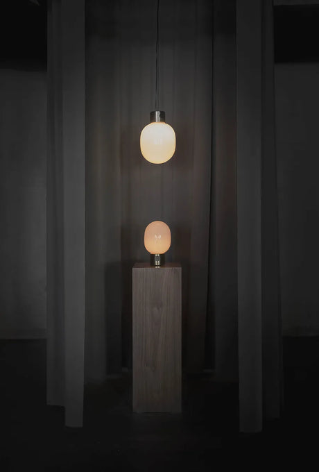 JWDA Metallic Tischleuchte von Audo Copenhagen - 2 - Jacobsen Plus